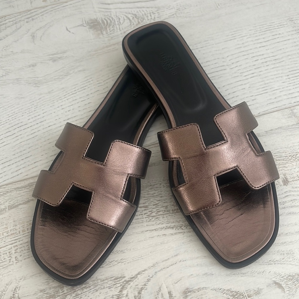 Hermes Oran sandal size 39.5 9.5 in metallic Nappa used once sold out color